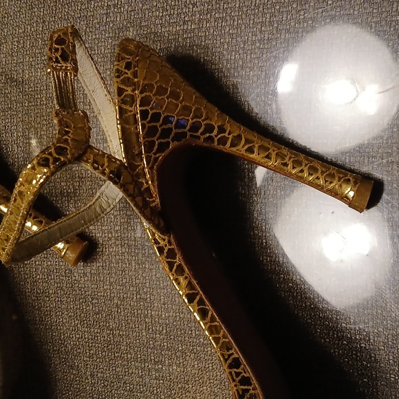 Stuart Weitzman for Russell & Bromley Gold Stilleto Sandals 7.5 - Picture 9 of 13